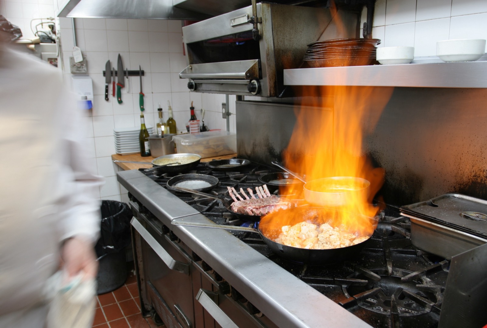 Cuisine de restaurant en service, photo d'illustration générique